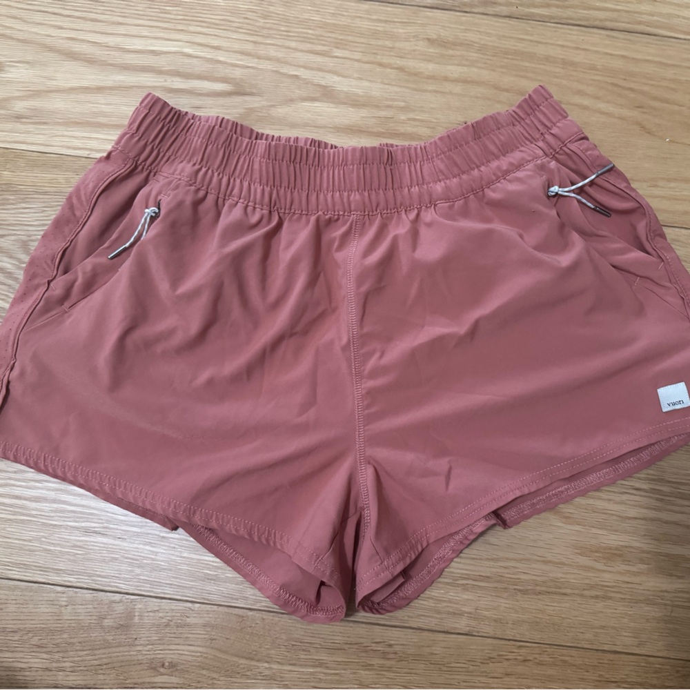 Vuori Shorts